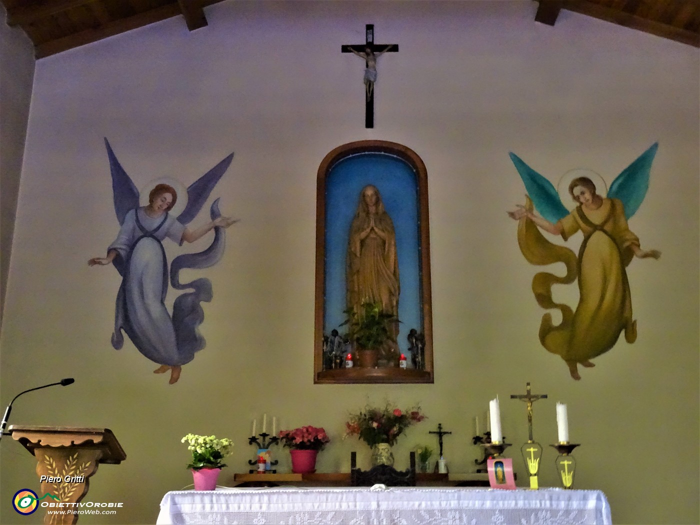 25 Interno chiesetta S. Maria di Lourdes .JPG